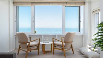 Căn hộ Exclusive | Khu phòng khách | TV màn hình phẳng 49-inch có truyền hình cáp, TV, Netflix