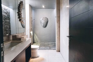 3 Bedroom Pool Villa | Bathroom | Free toiletries, hair dryer, slippers, towels