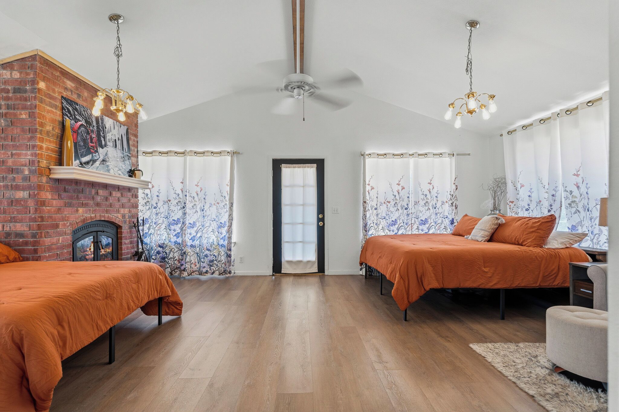 3 habitaciones, escritorio, tabla de planchar con plancha y wifi gratis 
