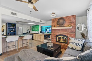 Smart TV, fireplace