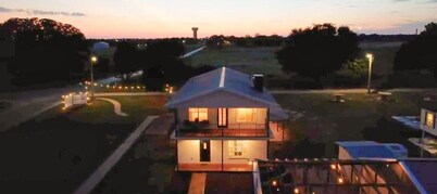 3BR Retreat – 2 Mins to WinStar  + Fire Pit Fun”