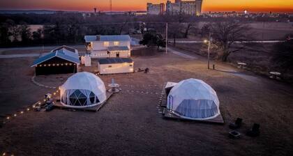 3BR Retreat – 2 Mins to WinStar + Fire Pit Fun”