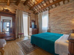 3 bedrooms, iron/ironing board, internet