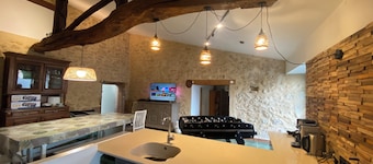 Villa Baptiste 25 minutes from Bordeaux Billiards Sauna Spa Swimming pool Table tennis Table soccer