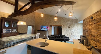Villa Baptiste 25 minutes from Bordeaux Billiards Sauna Spa Swimming pool Table tennis Table soccer