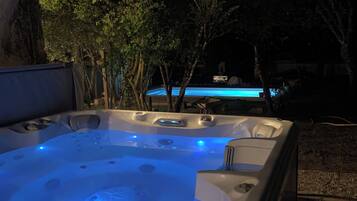 Bain à remous extérieur
