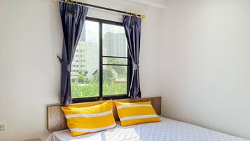 Desk, laptop workspace, free WiFi, bed sheets