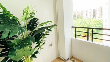 Private room at Sukhumvit -walk distance skytrain | Terrace/patio