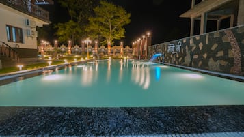 2 indoor pools