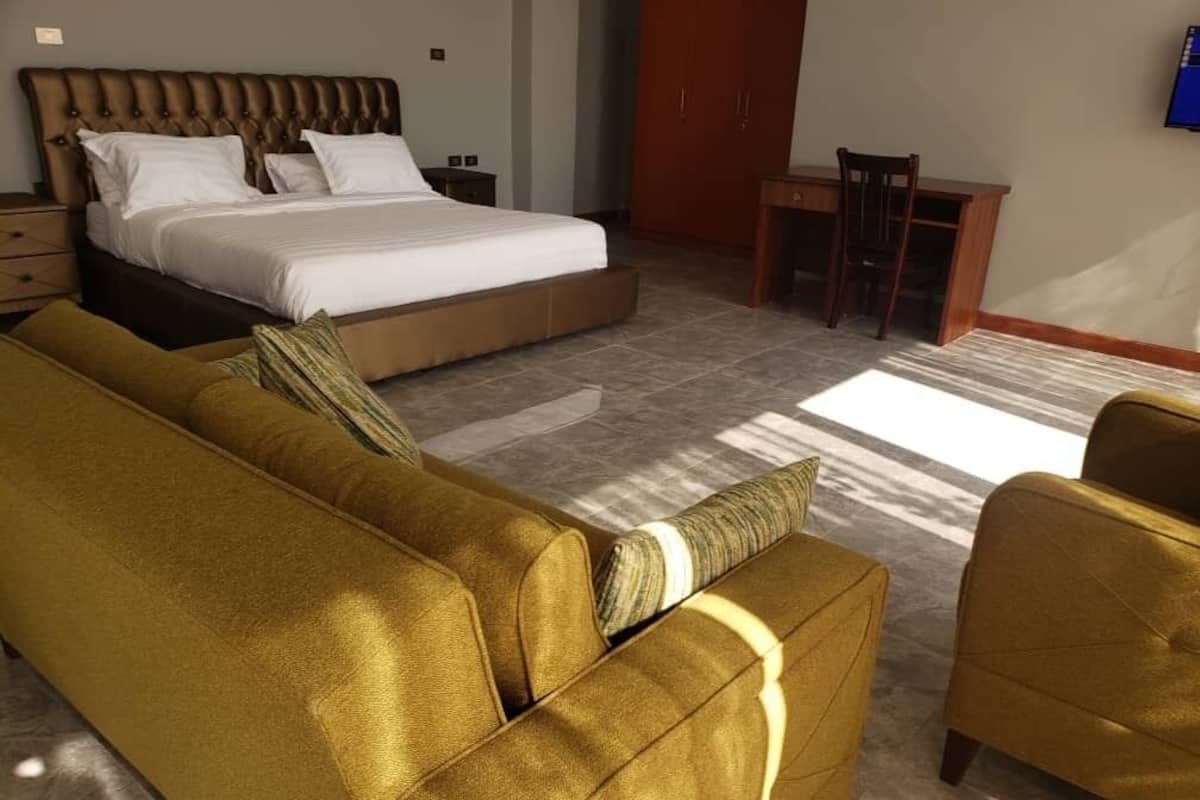 Classic Double Room | Living area | 36-inch flat-screen TV with cable channels, TV