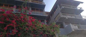 Bishan Dar Cottage