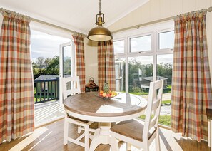 Dining - 1 bedroom accommodation in Bewaldeth, Keswick (Bewaldeth, Keswick)