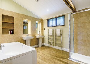 Bathroom - 1 bedroom accommodation in Bewaldeth, Keswick (Bewaldeth, Keswick)