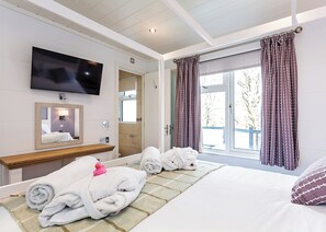 4 bedrooms, free Internet