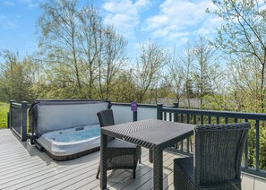 Outdoor dining - 1 bedroom accommodation in Bewaldeth, Keswick (Bewaldeth, Keswick)