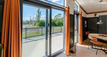 2 bedroom accommodation in Ashbourne