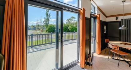 2 bedroom accommodation in Ashbourne