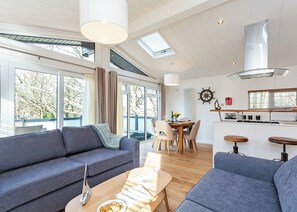 House - 2 bedroom accommodation in Wootton Bridge, Nr Cowes (Wootton Bridge, Nr Cowes)