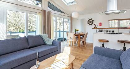 2 bedroom accommodation in Wootton Bridge, Nr Cowes