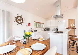 Dining - 1 bedroom accommodation in Wootton Bridge, Nr Cowes (Wootton Bridge, Nr Cowes)