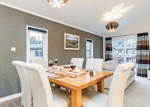 Dining - 1 bedroom accommodation in Cheddar (Cheddar)