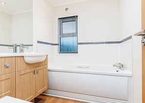 Bathroom - 2 bedroom accommodation in Cheddar (Cheddar)