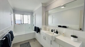 Shower - Atlantis U6 Ocean Views, 1 Min To Kings Beach (Kings Beach)