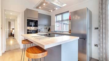 Kühlschrank, Ofen, Herdplatte, Geschirrspüler