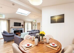Dining - 1 bedroom accommodation in Wootton Bridge, Nr Cowes (Wootton Bridge, Nr Cowes)
