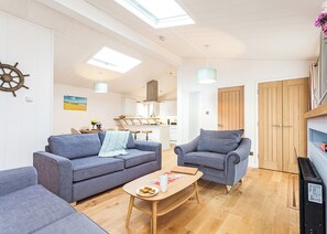 Living area - 3 bedroom accommodation in Wootton Bridge, Nr Cowes (Wootton Bridge, Nr Cowes)