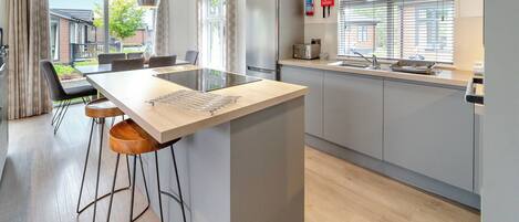 Refrigerador, horno, parrilla de estufa y lavavajillas