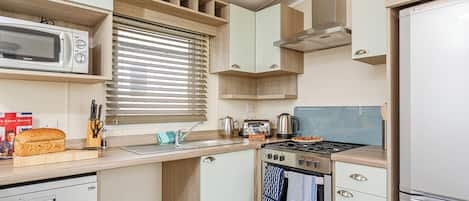 Fridge, oven, stovetop, toaster