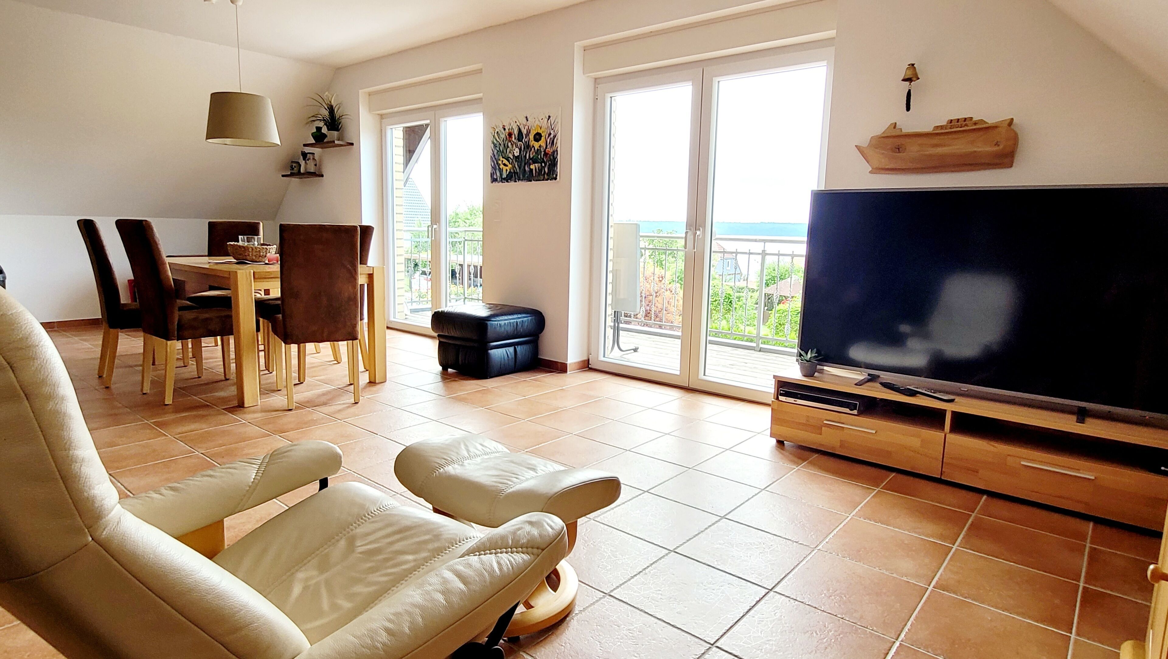 TV, fireplace, books, stereo