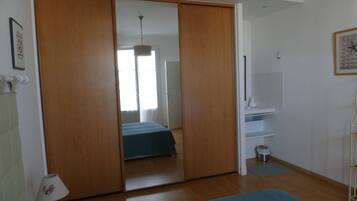 2 chambres, fer et planche Ă repasser, Wi-Fi gratuit