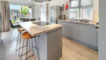 Réfrigérateur, four, plaque de cuisson, lave-vaisselle