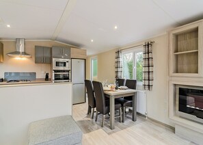 Dining - 1 bedroom accommodation in Canterbury (Canterbury)