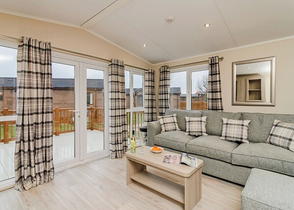 Living area - 1 bedroom accommodation in Canterbury (Canterbury)