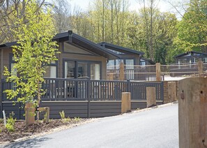Exterior - 2 bedroom accommodation in Wootton Bridge, Nr Cowes (Wootton Bridge, Nr Cowes)
