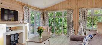 2 bedroom accommodation in Wootton Bridge, Nr Cowes