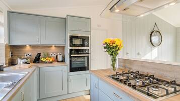 Fridge, oven, stovetop, toaster