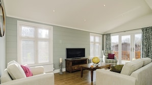 A living room with a television, a globe, and a coffee table. - 2 bedroom accommodation in Canterbury (Canterbury)