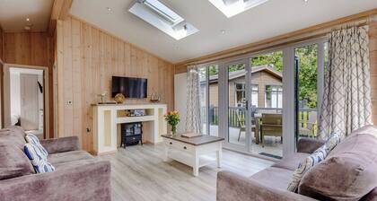 2 bedroom accommodation in Wootton Bridge, Nr Cowes