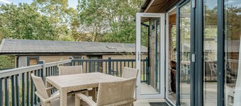 2 bedroom accommodation in Wootton Bridge, Nr Cowes