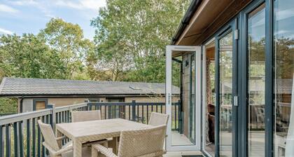 2 bedroom accommodation in Wootton Bridge, Nr Cowes