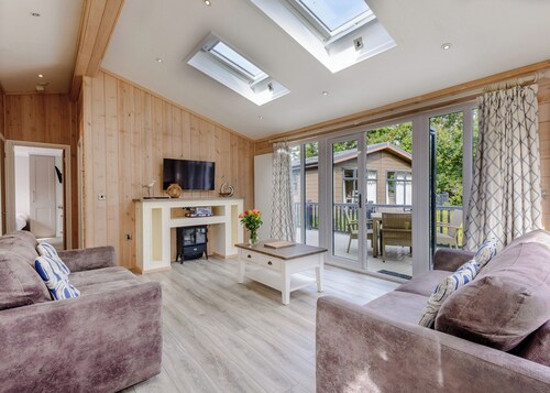 2 bedroom accommodation in Wootton Bridge, Nr Cowes