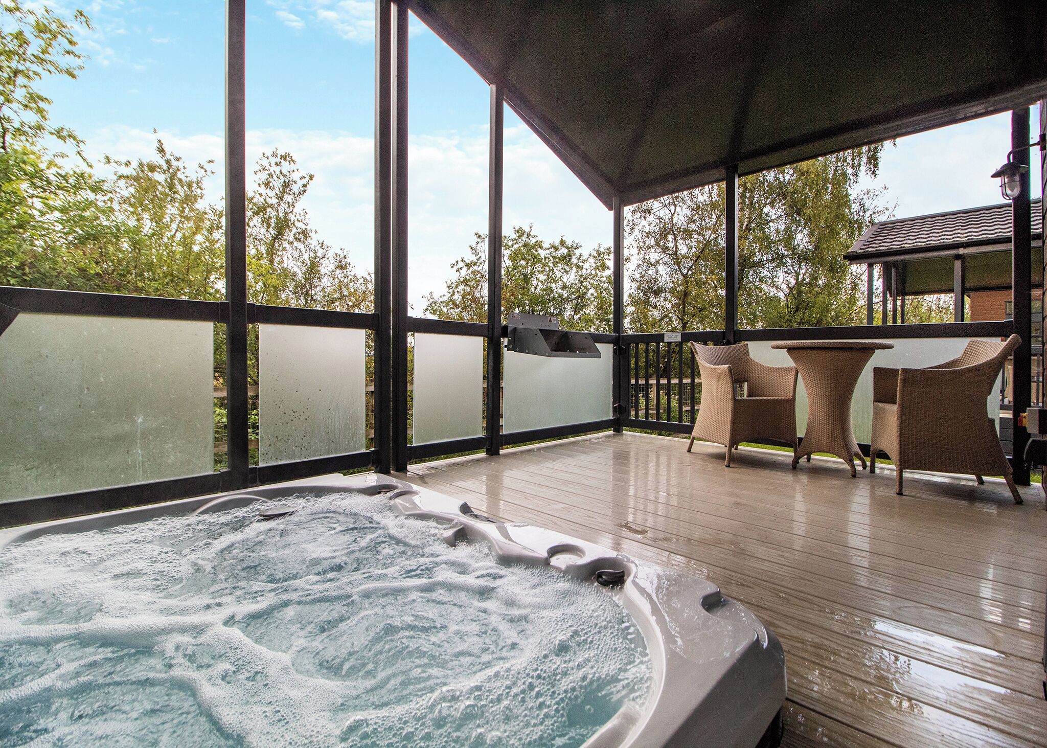 Outdoor spa tub