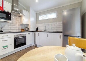 Kühlschrank, Ofen, Herdplatte, Geschirrspüler