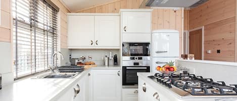 Réfrigérateur, four, plaque de cuisson, lave-vaisselle