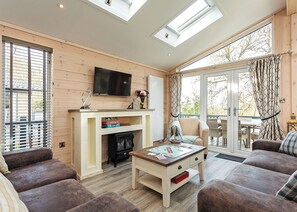 Unclassified image, 5 of 9, button - 3 bedroom accommodation in Wootton Bridge, Nr Cowes (Wootton Bridge, Nr Cowes)