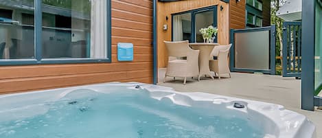 Bain à remous extérieur